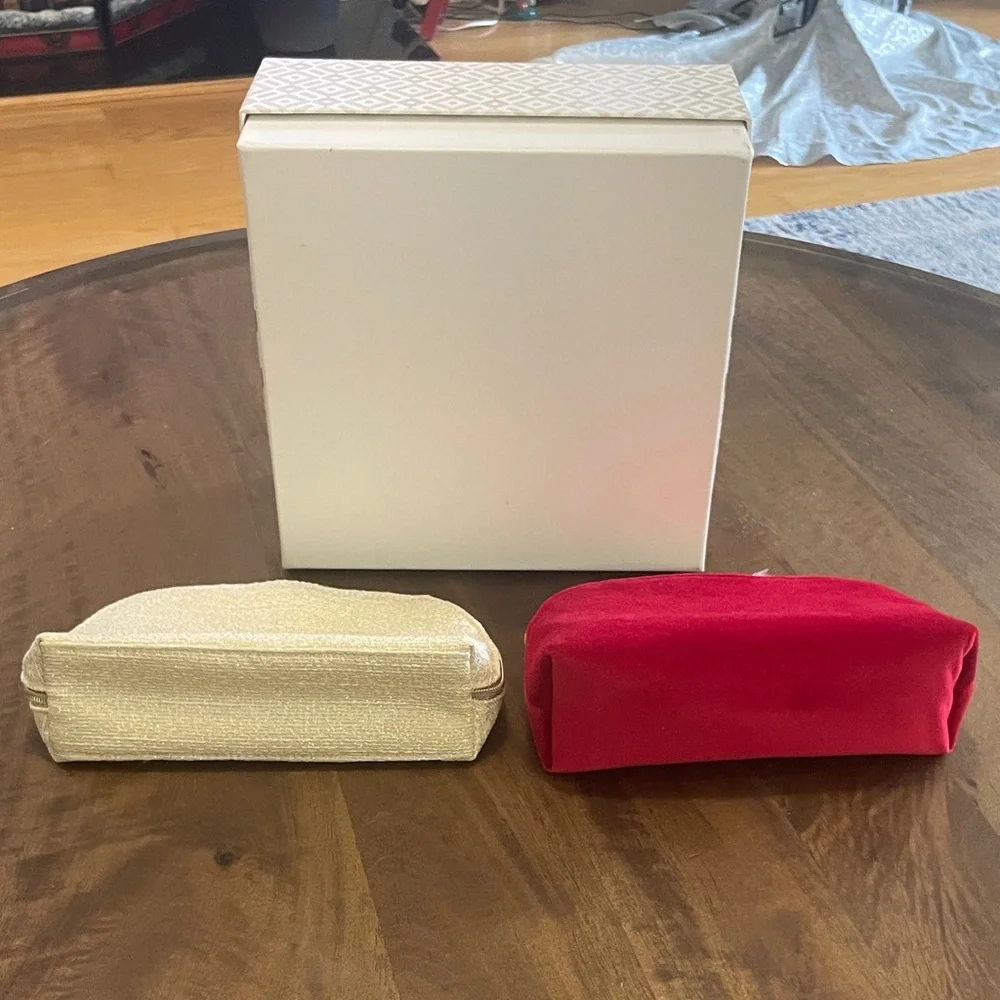 Christian Dior Box with Red velvet and Gold Metallic Cosmetic Bags, new. - Picture 6 of 8